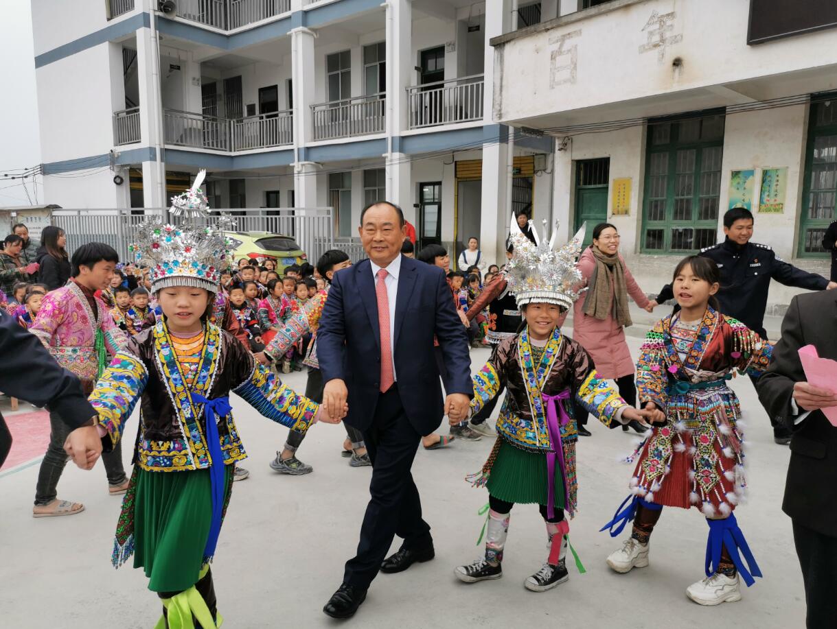 扶贫援建龙奋小学综合教学楼项目启动仪式3.jpg 扶贫援建龙奋小学综合教学楼项目启动仪式3.jpg