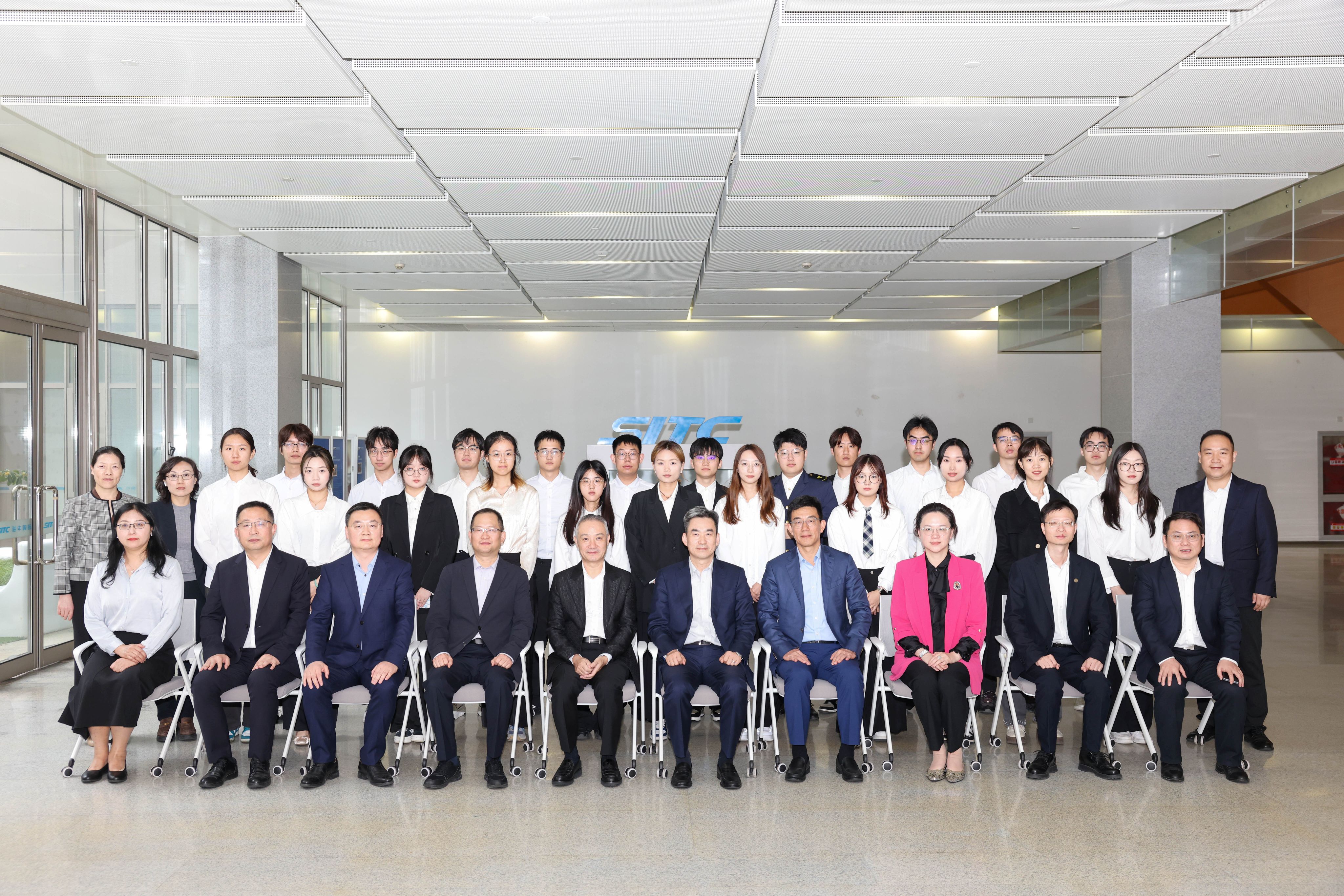 2025.10.31 上海海事大学第八期SITC Mini-MBA航运定向培养班开班仪式暨校企合作捐赠仪式成功举行3.jpg 2025.10.31 上海海事大学第八期SITC Mini-MBA航运定向培养班开班仪式暨校企合作捐赠仪式成功举行3.jpg